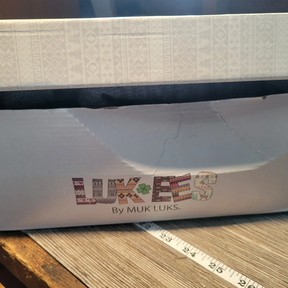 Muk Luks new box